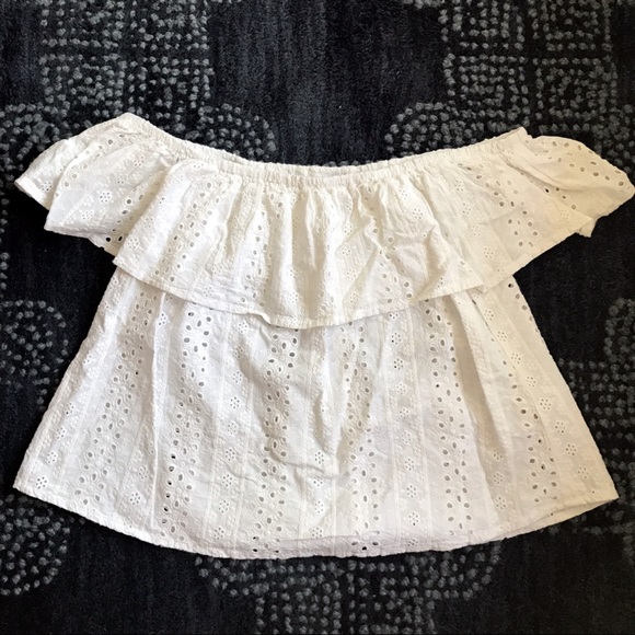 💭 WHITE PERFORATED STRAPLESS TOP! - Picture 6 of 8